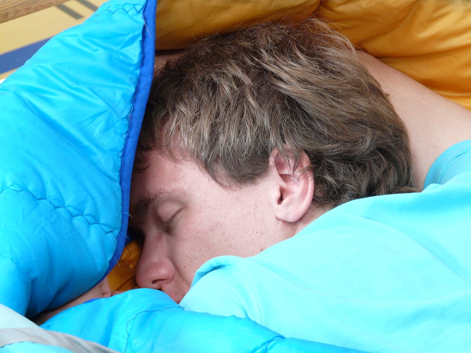 ¿Qué consecuencias produce dormir poco?